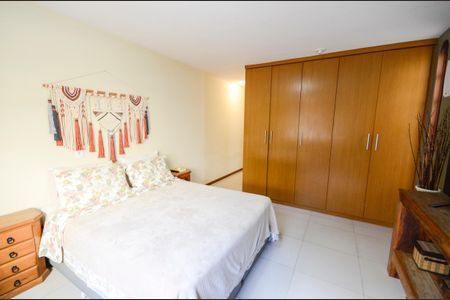 Casa à venda com 574m², 4 quartos e 3 vagasSuíte 3