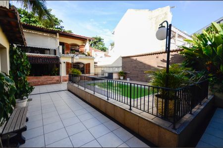 Casa à venda com 574m², 4 quartos e 3 vagasÁrea comum - Piscina