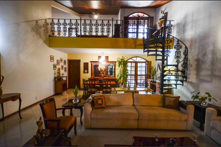 Casa à venda com 574m², 4 quartos e 3 vagasSala