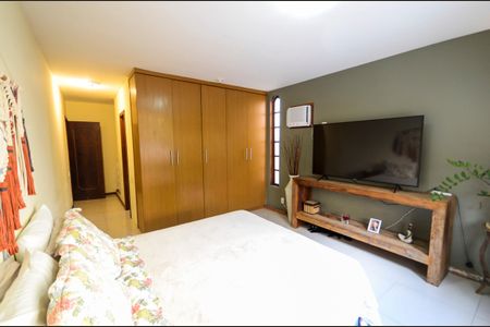 Casa à venda com 574m², 4 quartos e 3 vagasSuíte 3