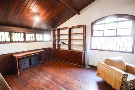 Casa à venda com 574m², 4 quartos e 3 vagasSala