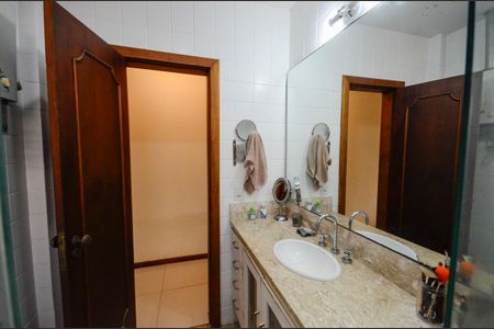 Casa à venda com 574m², 4 quartos e 3 vagasBanheiro da Suíte 3