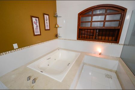 Casa à venda com 574m², 4 quartos e 3 vagasBanheiro da Suíte 4