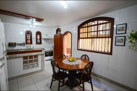 Casa à venda com 574m², 4 quartos e 3 vagasCozinha