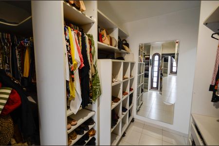 Casa à venda com 574m², 4 quartos e 3 vagasCloset da suíte 4