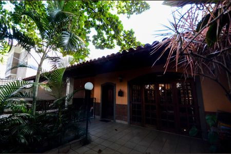 Casa à venda com 574m², 4 quartos e 3 vagasFachada