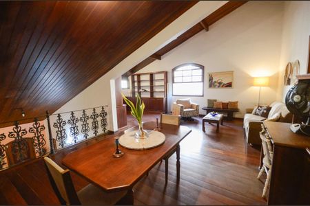 Casa à venda com 574m², 4 quartos e 3 vagasSala