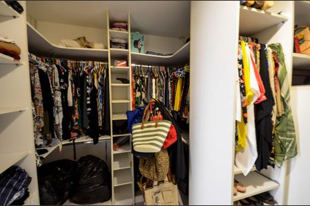 Casa à venda com 574m², 4 quartos e 3 vagasCloset da suíte 4