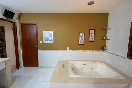 Casa à venda com 574m², 4 quartos e 3 vagasBanheiro da Suíte 4