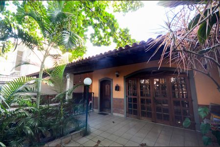 Casa à venda com 574m², 4 quartos e 3 vagasFachada