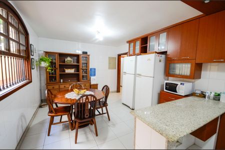 Casa à venda com 574m², 4 quartos e 3 vagasCozinha