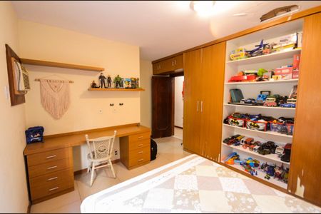 Casa à venda com 574m², 4 quartos e 3 vagasSuíte 2