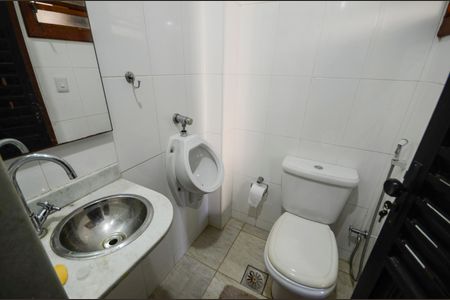 Casa à venda com 574m², 4 quartos e 3 vagasBanheiro de serviço