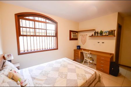 Casa à venda com 574m², 4 quartos e 3 vagasSuíte 2