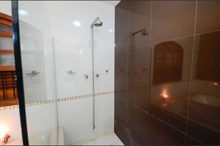 Casa à venda com 574m², 4 quartos e 3 vagasBanheiro da Suíte 4