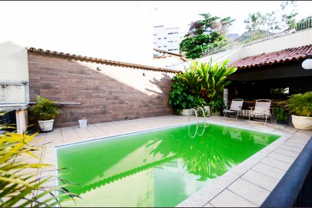 Casa à venda com 574m², 4 quartos e 3 vagasÁrea comum - Piscina