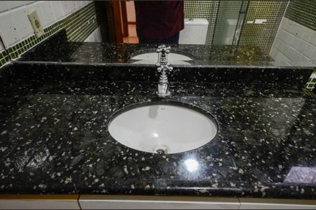 Casa à venda com 574m², 4 quartos e 3 vagasBanheiro da Suíte 2