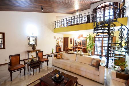 Casa à venda com 574m², 4 quartos e 3 vagasSala