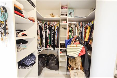 Casa à venda com 574m², 4 quartos e 3 vagasCloset da suíte 4