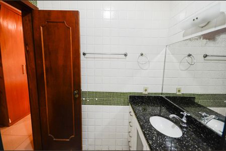Casa à venda com 574m², 4 quartos e 3 vagasBanheiro da Suíte 2