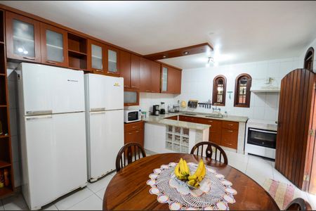 Casa à venda com 574m², 4 quartos e 3 vagasCozinha