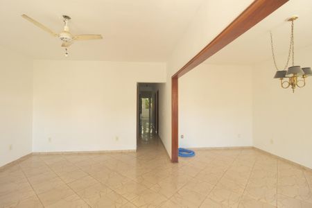 Casa para alugar com 548m², 5 quartos e 2 vagas Casa para alugar com 548m², 5 quartos e 2 vagasSala
