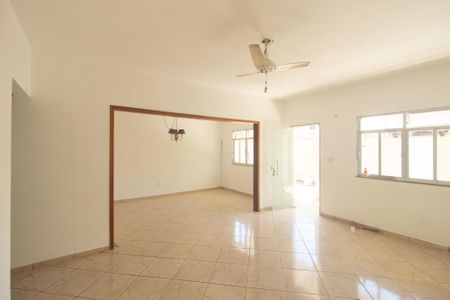 Casa para alugar com 548m², 5 quartos e 2 vagas Casa para alugar com 548m², 5 quartos e 2 vagasSala