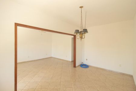 Casa para alugar com 548m², 5 quartos e 2 vagas Casa para alugar com 548m², 5 quartos e 2 vagasSala