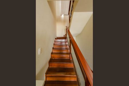 Apartamento à venda com 180m², 3 quartos e 2 vagasEscada