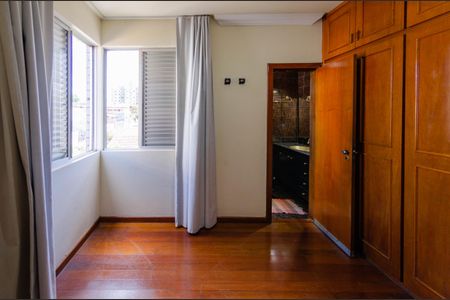 Apartamento à venda com 180m², 3 quartos e 2 vagasSuíte