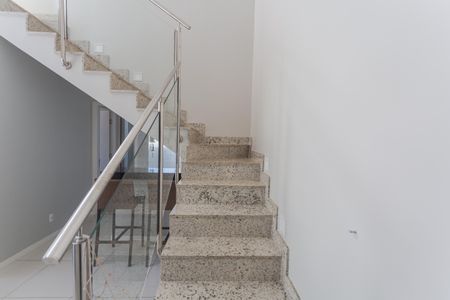 Apartamento para alugar com 134m², 2 quartos e 3 vagas Apartamento para alugar com 134m², 2 quartos e 3 vagasEscada de Acesso a Cobertura