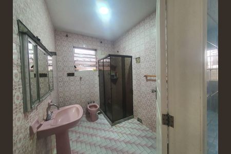 Casa à venda com 150m², 4 quartos e 3 vagas Casa à venda com 150m², 4 quartos e 3 vagasBanheiro 1