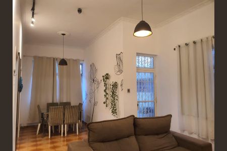 Casa à venda com 150m², 4 quartos e 3 vagas Casa à venda com 150m², 4 quartos e 3 vagasSala