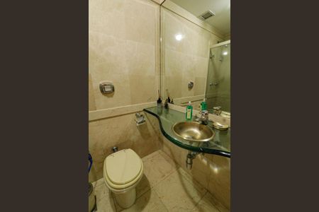 Apartamento à venda com 150m², 5 quartos e 3 vagas Apartamento à venda com 150m², 5 quartos e 3 vagasLavabo