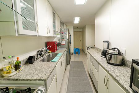 Apartamento à venda com 150m², 5 quartos e 3 vagas Apartamento à venda com 150m², 5 quartos e 3 vagasCozinha