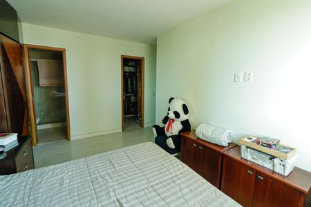 Apartamento à venda com 150m², 5 quartos e 3 vagas Apartamento à venda com 150m², 5 quartos e 3 vagasQuarto 1