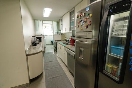 Apartamento à venda com 150m², 5 quartos e 3 vagas Apartamento à venda com 150m², 5 quartos e 3 vagasCozinha