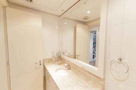 Apartamento à venda com 93m², 2 quartos e 2 vagas Apartamento à venda com 93m², 2 quartos e 2 vagasBanheiro