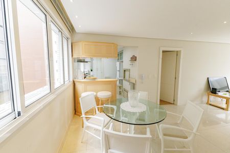 Apartamento à venda com 93m², 2 quartos e 2 vagas Apartamento à venda com 93m², 2 quartos e 2 vagasSala