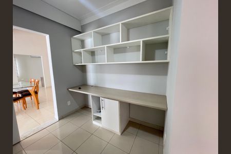 Casa de condomínio para alugar com 322m², 4 quartos e 3 vagas Casa de condomínio para alugar com 322m², 4 quartos e 3 vagasEscritório