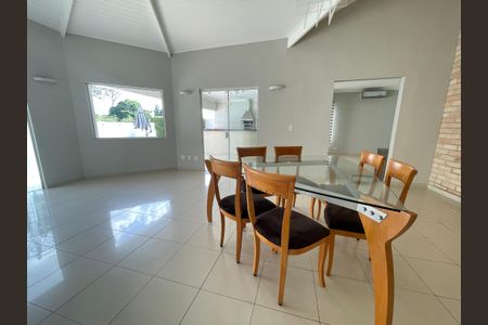 Casa de condomínio para alugar com 322m², 4 quartos e 3 vagas Casa de condomínio para alugar com 322m², 4 quartos e 3 vagasSala de Jantar