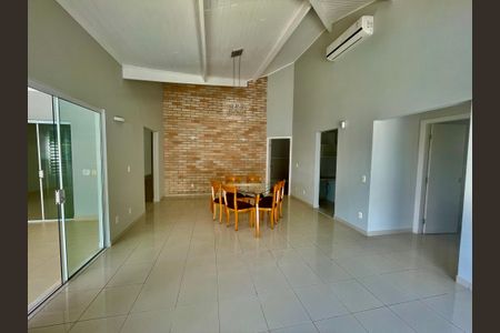 Casa de condomínio para alugar com 322m², 4 quartos e 3 vagas Casa de condomínio para alugar com 322m², 4 quartos e 3 vagasSala de Jantar