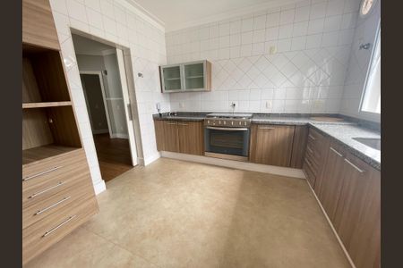 Casa de condomínio para alugar com 322m², 4 quartos e 3 vagas Casa de condomínio para alugar com 322m², 4 quartos e 3 vagasCozinha