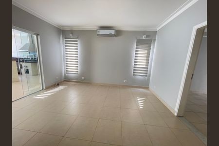 Casa de condomínio para alugar com 322m², 4 quartos e 3 vagas Casa de condomínio para alugar com 322m², 4 quartos e 3 vagasSala de TV