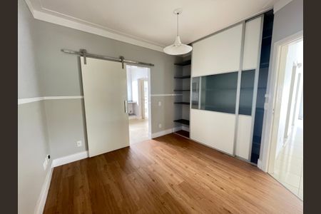 Casa de condomínio para alugar com 322m², 4 quartos e 3 vagas Casa de condomínio para alugar com 322m², 4 quartos e 3 vagasEscritório