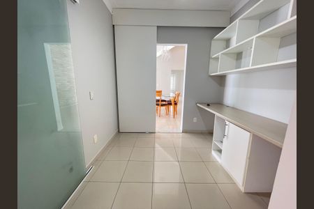 Casa de condomínio para alugar com 322m², 4 quartos e 3 vagas Casa de condomínio para alugar com 322m², 4 quartos e 3 vagasEscritório