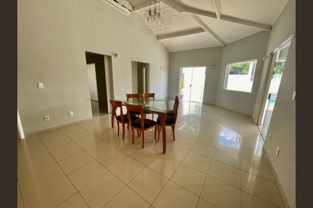 Casa de condomínio para alugar com 322m², 4 quartos e 3 vagas Casa de condomínio para alugar com 322m², 4 quartos e 3 vagasSala de Jantar