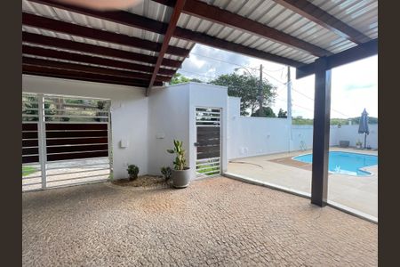 Casa de condomínio para alugar com 322m², 4 quartos e 3 vagas Casa de condomínio para alugar com 322m², 4 quartos e 3 vagasÁrea externa