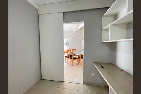 Casa de condomínio para alugar com 322m², 4 quartos e 3 vagas Casa de condomínio para alugar com 322m², 4 quartos e 3 vagasEscritório
