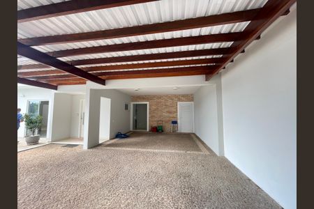 Casa de condomínio para alugar com 322m², 4 quartos e 3 vagas Casa de condomínio para alugar com 322m², 4 quartos e 3 vagasGaragem